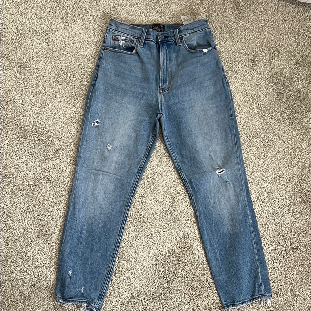 Abercrombie & Fitch Ultra High Rise Mom Jean